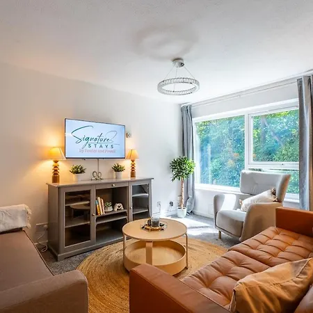 Modern 3-bed Near Roundhay Park *