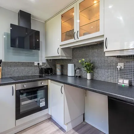 Modern 3-bed Near Roundhay Park Semesterbostad Leeds (West Yorkshire)