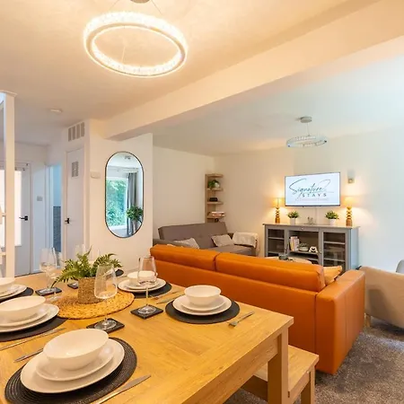 Modern 3-bed Near Roundhay Park *