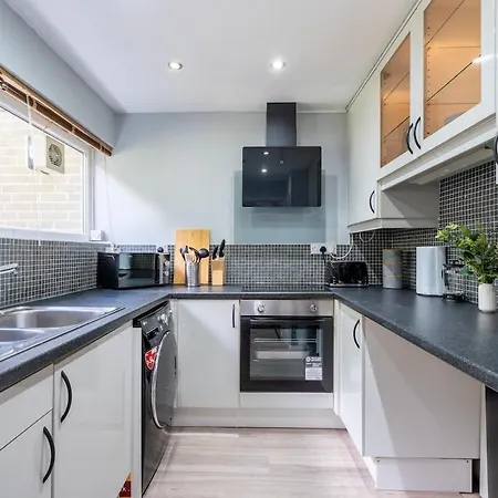 Modern 3-bed Near Roundhay Park Ferienhaus *